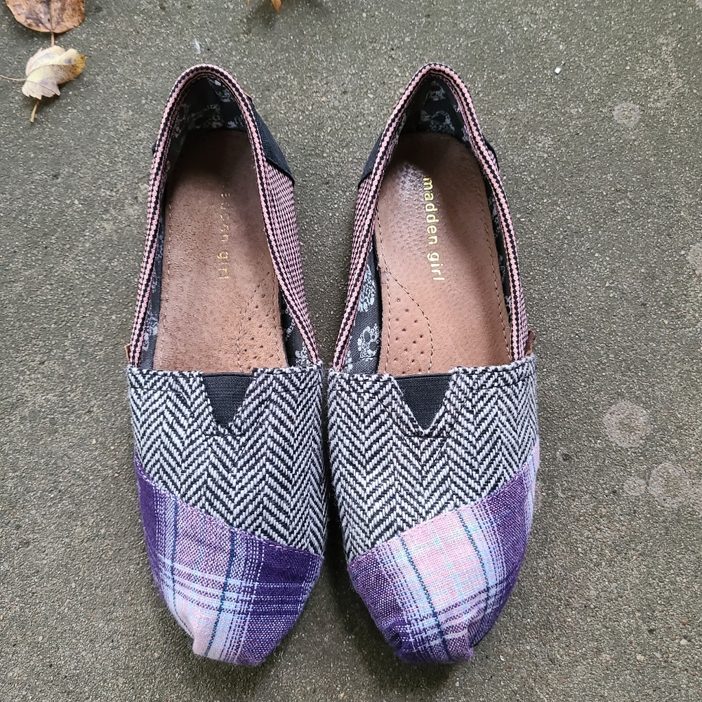 Madden Girl Gloriee Flat Peace Love Shoes Slip Ons Size 9 - Picture 5 of 14
